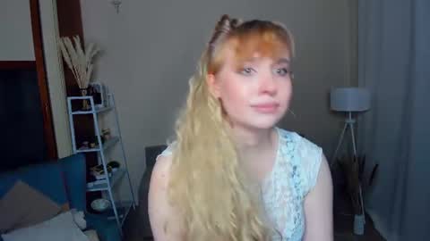 Laura online show from August 17, 7:19 pm