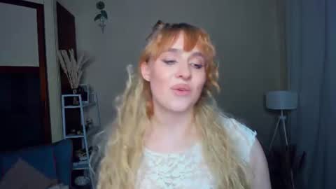 Laura online show from August 17, 8:25 pm