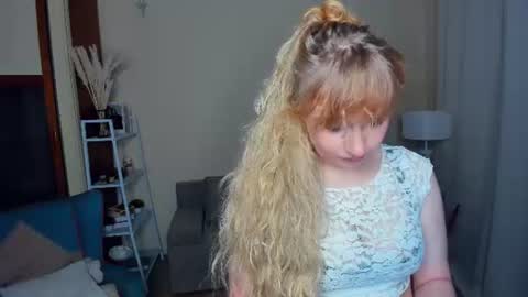 Laura online show from August 17, 9:31 pm