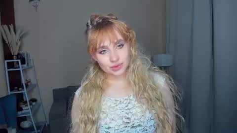 Laura online show from August 17, 10:59 pm