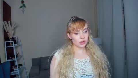 Laura online show from August 18, 1:11 am