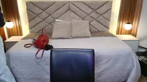 Raquel online show from August 4, 1:52 pm