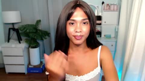 rarebae online show from August 17, 9:36 am
