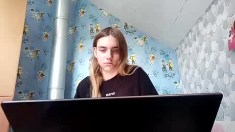 Lora online show from August 7, 9:53 am