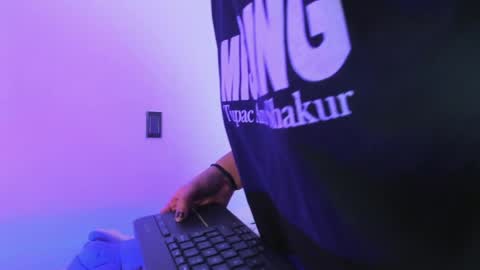 raven__darkness_ online show from August 4, 9:50 am