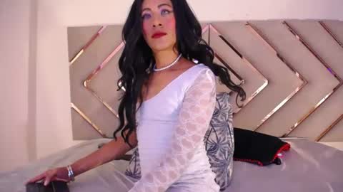 RAVEN FOXTER online show from August 4, 5:04 am