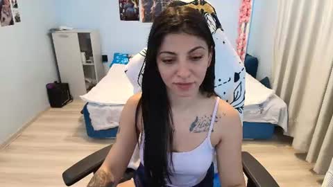 raven_haired_goddess online show from August 12, 6:16 am