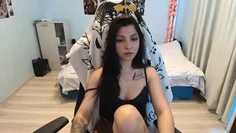 raven_haired_goddess online show from August 13, 9:23 am