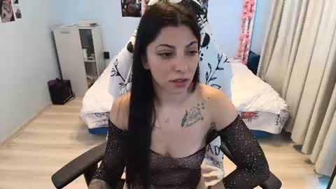 raven_haired_goddess online show from August 17, 5:56 am