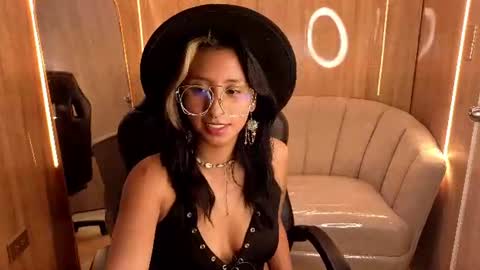 raven_stone_cn online show from August 13, 9:07 pm