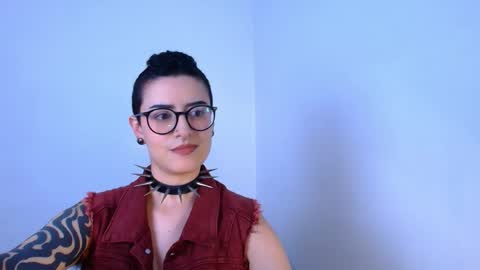 ravendarkness_ online show from May 7, 12:34 am