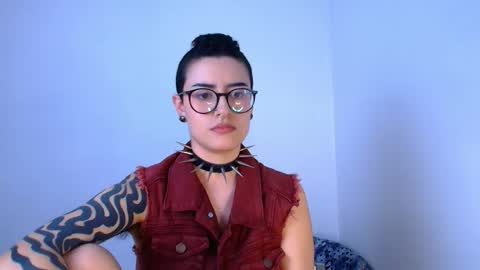 ravendarkness_ online show from May 7, 1:40 am
