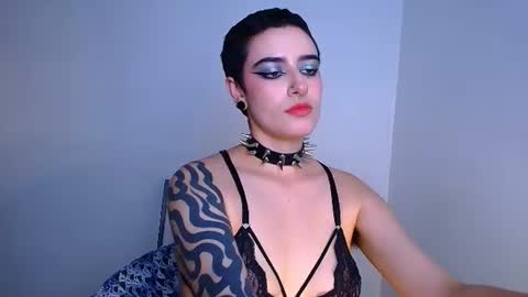 ravendarkness_ online show from August 6, 2:43 am