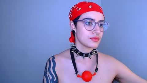 ravendarkness_ online show from August 10, 3:19 am