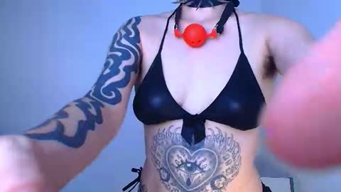ravendarkness_ online show from August 16, 7:23 am