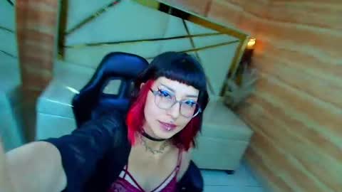 Ravenn online show from August 6, 8:30 pm