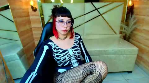 Ravenn online show from August 10, 9:05 pm