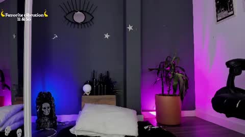 Raven Witch online show from August 6, 5:23 pm