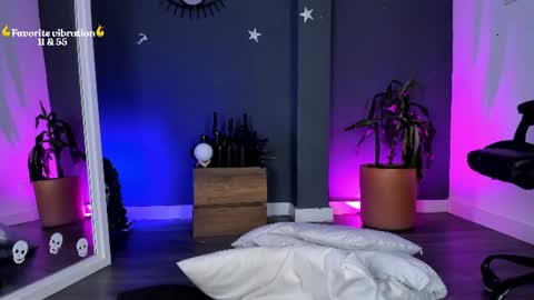 Raven Witch online show from August 14, 9:18 pm