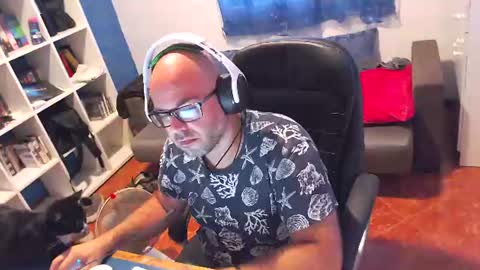 ravingr3d3 online show from August 5, 2:15 pm