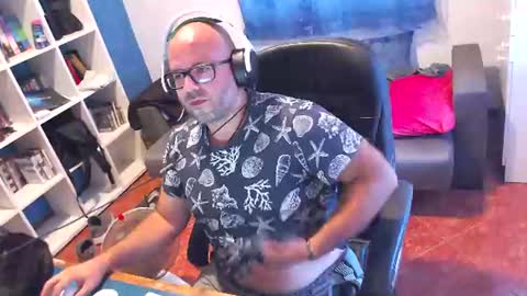 ravingr3d3 online show from August 5, 3:21 pm