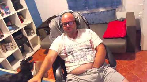ravingr3d3 online show from August 5, 11:36 pm