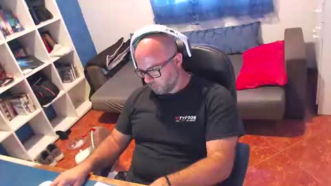 ravingr3d3 online show from August 7, 10:26 am