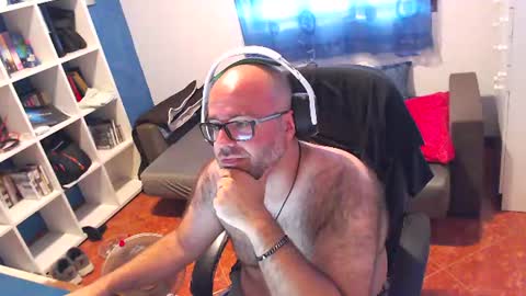 ravingr3d3 online show from August 7, 11:32 am