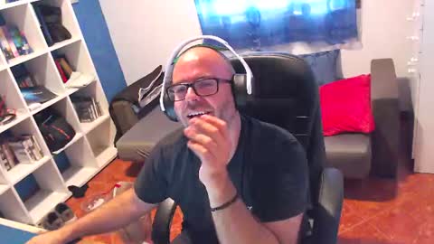 ravingr3d3 online show from August 7, 12:38 pm