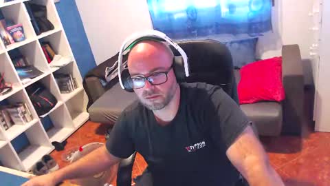 ravingr3d3 online show from August 7, 2:50 pm