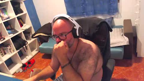 ravingr3d3 online show from August 9, 10:11 pm