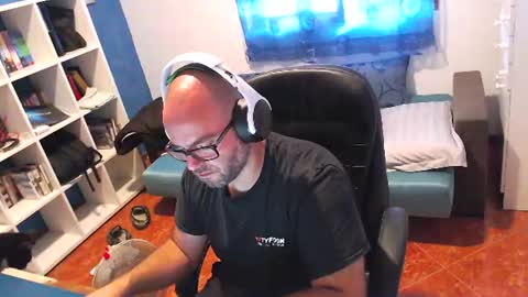 ravingr3d3 online show from August 10, 8:16 am