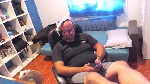 ravingr3d3 online show from August 10, 10:38 am