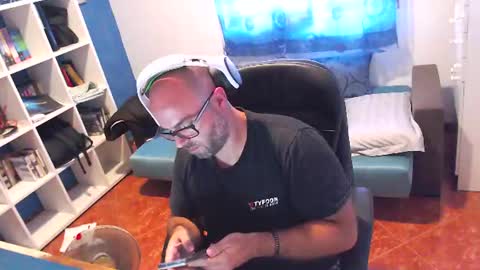 ravingr3d3 online show from August 10, 1:56 pm
