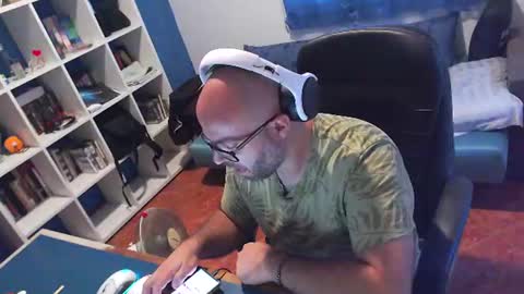 ravingr3d3 online show from August 12, 10:39 am