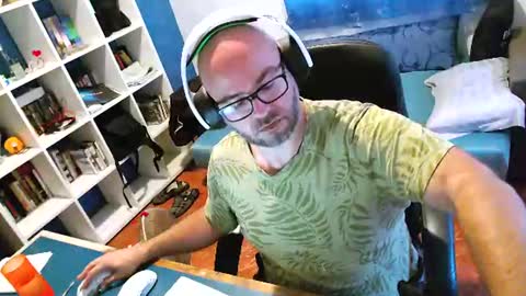 ravingr3d3 online show from August 12, 1:57 pm