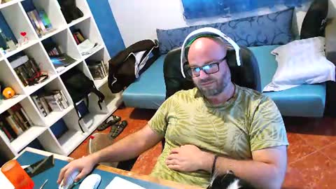 ravingr3d3 online show from August 12, 3:03 pm