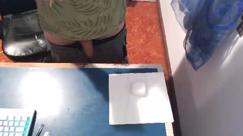 ravingr3d3 online show from August 12, 9:06 pm