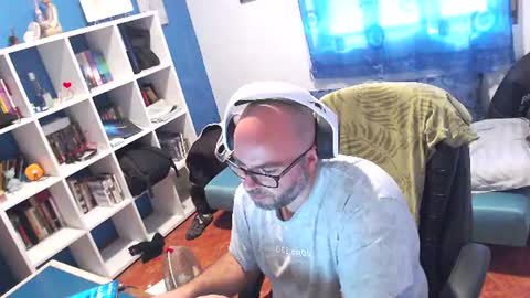 ravingr3d3 online show from August 13, 8:28 am