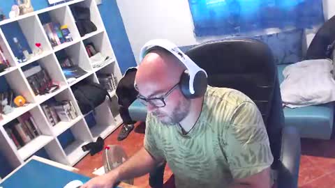 ravingr3d3 online show from August 13, 3:04 pm
