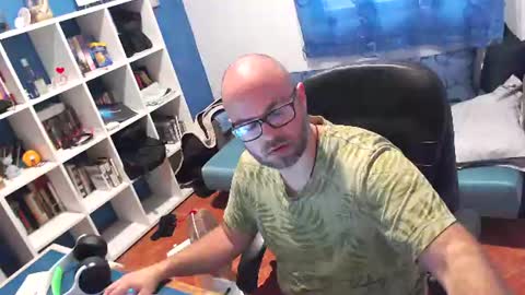 ravingr3d3 online show from August 14, 8:07 am