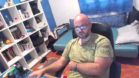 ravingr3d3 online show from August 14, 9:13 am