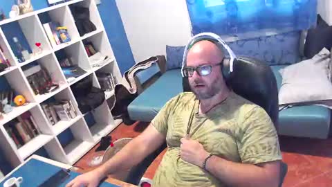 ravingr3d3 online show from August 14, 10:19 am