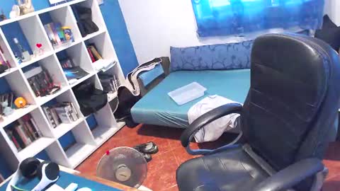 ravingr3d3 online show from August 14, 3:26 pm