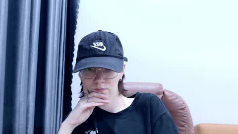 Ray-Ray online show from April 6, 1:37 pm