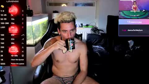 Rayzel online show from August 2, 9:55 pm