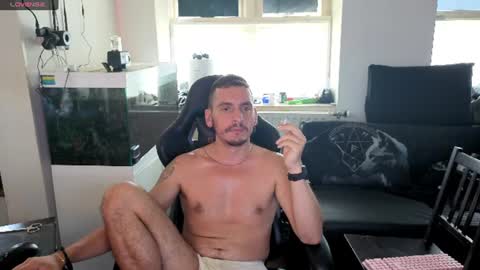 Rayzel online show from August 15, 1:48 pm