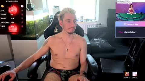 Rayzel White online show from June 28, 4:43 pm