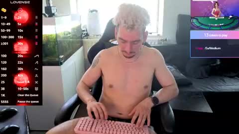 Rayzel White online show from June 29, 11:02 am