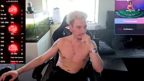 Rayzel White online show from June 29, 1:14 pm